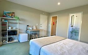 Cozy Glenholme Ensuite
